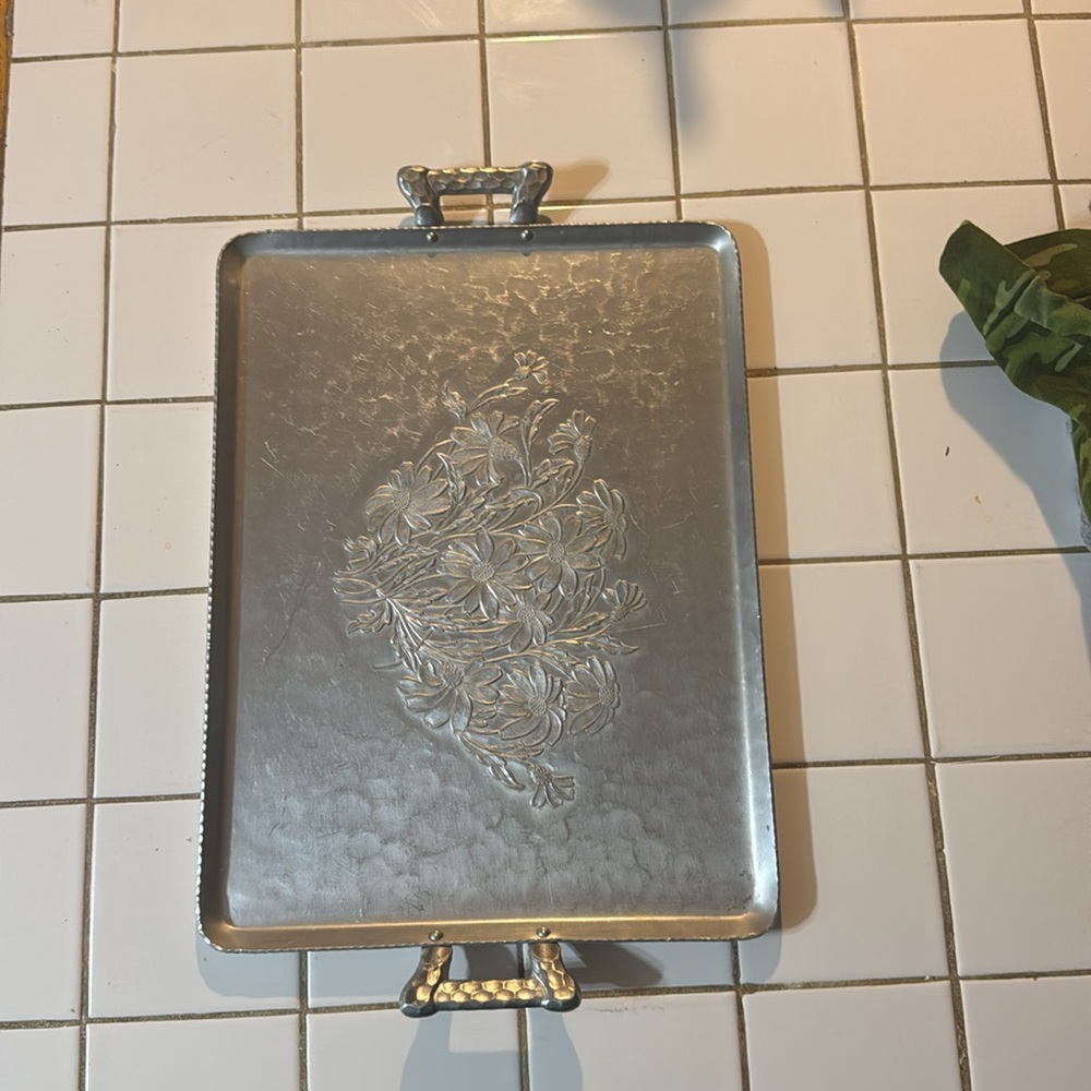Everlast forged Aluminum Tray with handles in perfect condition